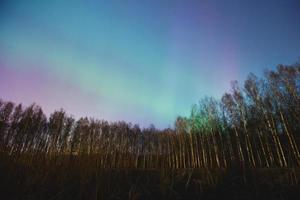 imagens panorâmicas da bela paisagem da aurora boreal aurora boreal foto