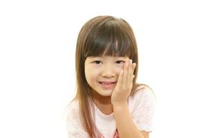 sorrindo menina asiática