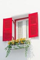 janelas de estilo grego vermelho foto