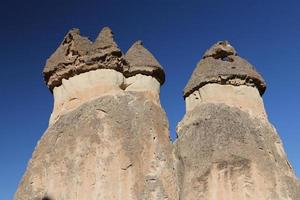 formações rochosas no vale dos monges de pasabag, capadócia, nevsehir, turquia foto