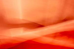 abstração, entrelaçamento de ondas e dobras, fundo laranja vermelho. foto