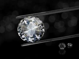 diamantes selecionados no grampo de pedras preciosas para fazer joias foto