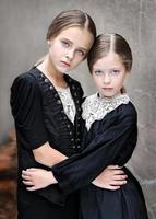 retrato de namoradas de duas meninas no outono