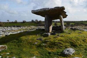 túmulo portal de pedra poulnabrone foto