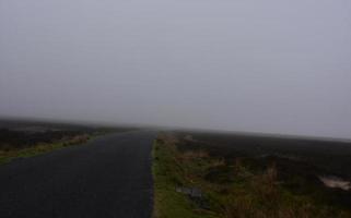 dia tempestuoso nas charnecas do norte da inglaterra foto