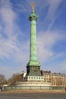 coluna de julho na Bastille Place, Paris, França. foto