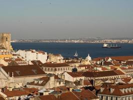 lisboa no rio tejo foto