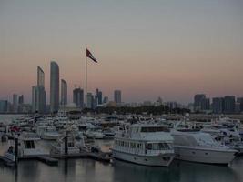 Abu Dhabi nos Emirados Árabes Unidos foto