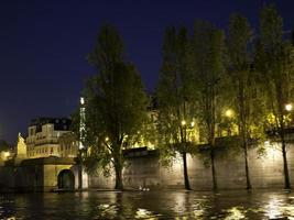 Paris à noite foto