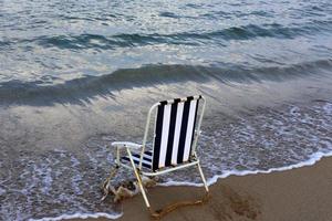 cadeira no mar mediterrâneo foto