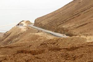 estrada nas montanhas eilat no deserto de negev foto