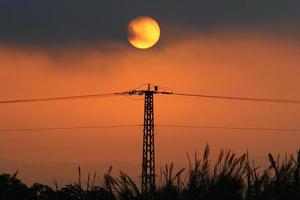 o sol é uma das estrelas da nossa galáxia e a única estrela do sistema solar. foto