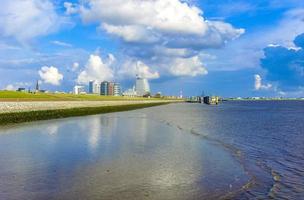 costa da paisagem urbana e panorama do dique da paisagem de bremerhaven, alemanha. foto