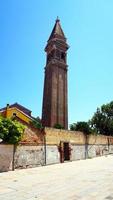 igreja na cidade velha burano foto