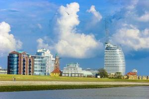 costa da paisagem urbana e panorama do dique da paisagem de bremerhaven, alemanha. foto