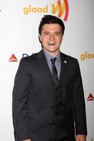 los angeles, 21 de abril - josh hutcherson chega ao 23rd glaad media awards no hotel westin bonaventure em 21 de abril de 2012 em los angeles, ca foto