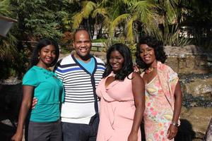 los angeles, 20 de agosto - shawn mitchell, stephen hightower, julia pace mitchell, judy pace flood no chá de panela julia pace mitchell no hotel w, westwood em 20 de agosto de 2011 em westwood, ca foto