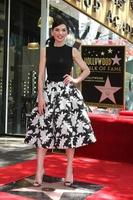 los angeles, 1 de maio - julianna margulies no julianna margulies cerimônia da estrela da calçada da fama de hollywood no hollywood boulevard em 1 de maio de 2015 em los angeles, ca foto