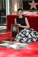 los angeles, 1 de maio - julianna margulies no julianna margulies cerimônia da estrela da calçada da fama de hollywood no hollywood boulevard em 1 de maio de 2015 em los angeles, ca foto