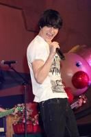 los angeles, 20 de novembro - mitchel musso no hollywood and highland tree lighting concert 2010 no hollywood and highland center cour em 20 de novembro de 2010 em los angeles, ca foto