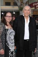 los angeles, 7 de abril - frank langella na estreia do draft day no village theatre em 7 de abril de 2014 em westwood, ca foto