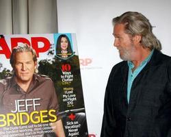 los angeles, 1 de agosto - jeff bridges no aarp luncheon iho jeff bridges no spago em 1 de agosto de 2014 em beverly hills, ca foto