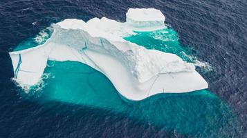 vista aérea do iceberg encontrado em terra nova, região de santo antonio foto