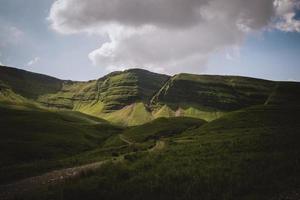 llyn y fan fach no parque nacional brecon beacons foto