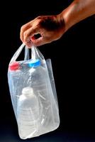 conceito de resíduos plásticos e poluição por resíduos plásticos. foto