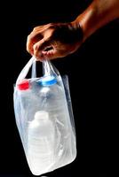conceito de resíduos plásticos e poluição por resíduos plásticos.