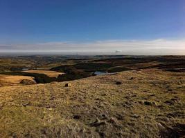 uma vista de yorkshire moors perto de holmfirth foto