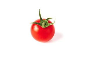 tomate isolado no fundo branco - conceito de vegetal saudável de tomate fresco foto