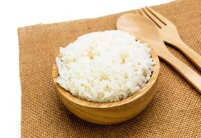arroz fluindo na tigela foto