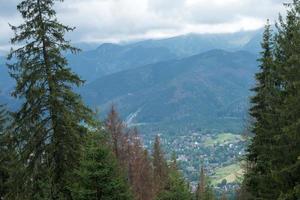 bela paisagem perto de zakopane, polônia. vista aérea foto