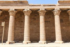 frente do templo de edfu em edfu, egito foto