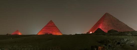 complexo de pirâmide de gizé no cairo, egito foto
