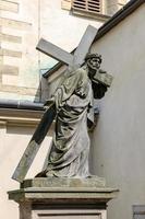 estátua de jesus na catedral armênia de lviv, ucrânia foto