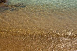 bela paisagem com natureza e mar na grécia foto