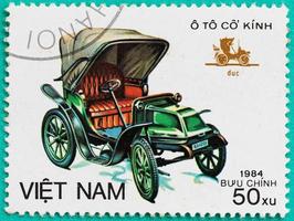 selos postais com impresso no vietnã mostra o carro clássico foto
