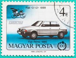 selos postais com impresso na Hungria mostra carro foto