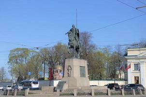 10.05.2022 st. petersburgo. monumento a alexander nevsky na praça alexander nevsky. viajar pela cidade. foto