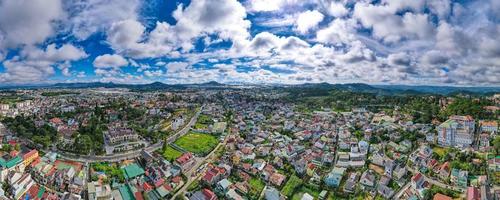 da lat city, vietnã - paisagem de 15 de julho de 2022 na cidade da lat city, o vietnã é um destino turístico popular. cidade turística no vietnã desenvolvido. foto