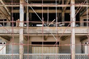 andaime no canteiro de obras de um edifício foto