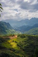 vista para a montanha a partir de "sapa vietnã"