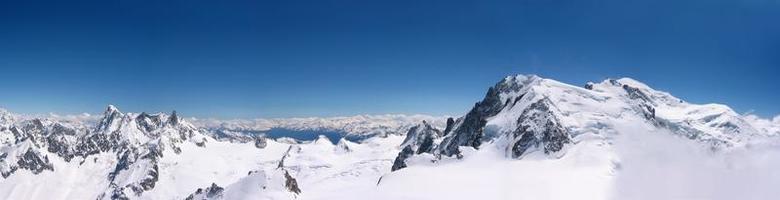 vista panorâmica de chamonix mont blanc na frança foto