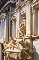 interior das capelas de medici - cappelle medicee. arte renascentista de michelangelo em florença, itália. foto