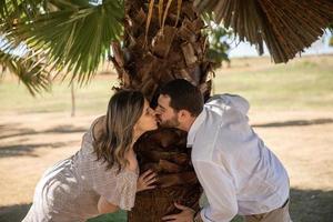 casal em um parque foto