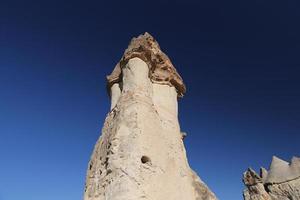 formações rochosas no vale dos monges de pasabag, capadócia, nevsehir, turquia foto