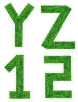 alfabeto da grama verde, isolado no fundo branco