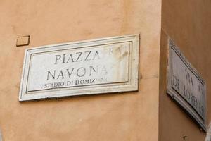 placa de rua piazza navona em roma, itália foto